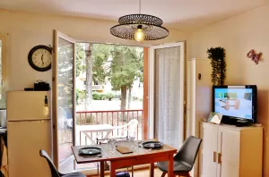 Image of Renovated studio\/wooded park 3 minutes from the town centre