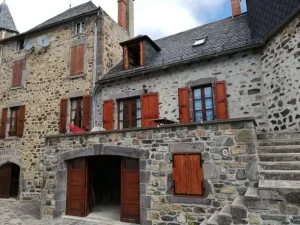 Image of Superb Gites in Peyrusse Cantal with an old stone Cantou