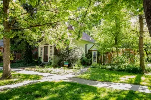 Image of Historic Charming Bungalow in the Heart of Old Town