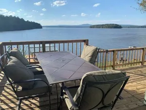 Image of Lake house with million dollar view & hot tub