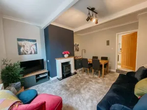 Image of LITTLE RED HOLIDAY HOME - 2 Bed House with Free Parking within West Yorkshire, local access to the Peak District