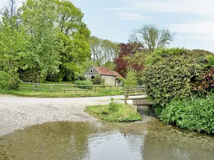 Image of 1 bedroom accommodation in Lower Wraxall, near Dorchester