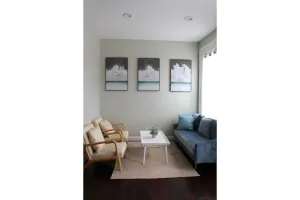 Image of Chic, Renovated Brownstone in Prime DT Albany