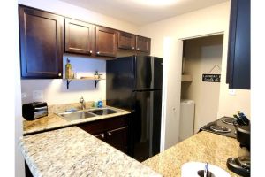 Image of Cozy One Bedroom, Washer Dryer, Central Location,  Fireplace, Monthly Discounts