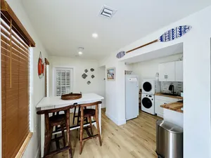 Image of Charming 2beds 2 baths w\/pool 10 mins from the beach!