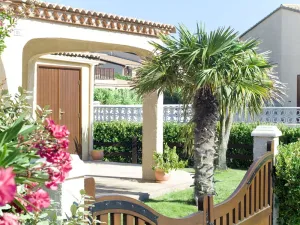 Image of Lovely apartment in villa for 6 people with A\/C, WIFI, pool, TV, terrace, pets allowed and parking