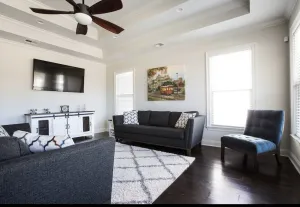 Image of JAZZ FEST! Beautiful New Orleans Home, parade,French quarter, bourbon st