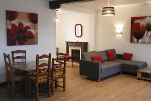 Image of The 6-poppy house