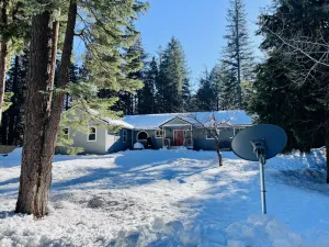 Image of Lake life at it's best - 4Bedroom\/2.5Bathroom house