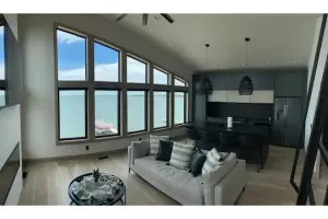 Image of Waterfront Home on Lake Poinsett! 5 queen beds and a Beachfront Bar!! Sleeps 10
