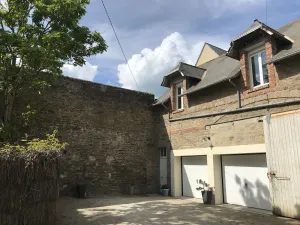 Image of Hyper center: in a former coaching inn, a quiet, sunny 2-room apartment with parking.