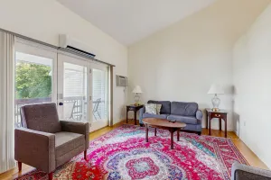 Image of Convenient Dog-Friendly Townhouse w\/Bay Views, Fast WiFi, A\/C, Gas Grill, & More