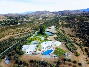 Image of Private Luxury Home\/20 acre property