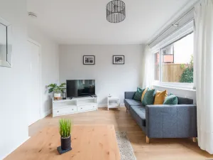 Image of Central large 3 bedroom home