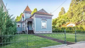 Image of Entire 3 bedroom Victorian Home ready for your Sierra Vacation