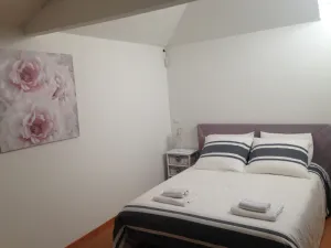 Image of Quercy stone dovecote - sleeps 2
