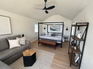 Image of King-size Luxury at the Water's Edge!