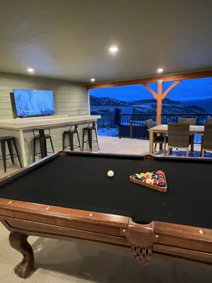 Image of Hot tub, EV charger, VIEWS, games