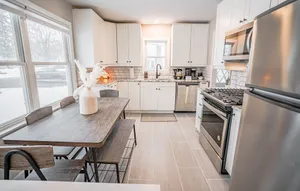 Image of MINNeSTAY* Contempo Cottage