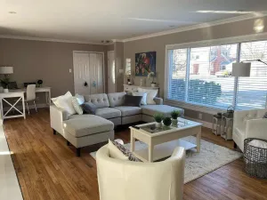 Image of Elegant & spacious 3\/2 Gem in Harper Woods