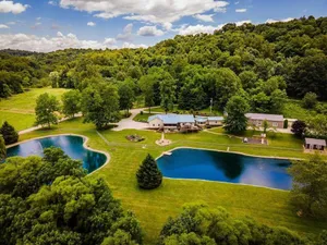 Image of 13-Bedroom Family-Friendly Lodge. Quiet. Spacious. 2 Ponds. Pet-free.