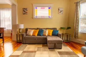 Image of Spacious family friendly 3BR 1st FL apt. Kelly SQ, collages & universities