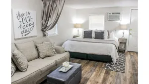 Image of Entire Cottage - Starkville - Conveniently Located