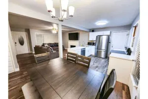 Image of HOT TUB!! Newly renovated Sunset Themed house.