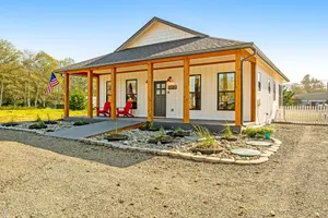 Image of Modern cottage with covered deck, grill & fireplace - walk to beach\/bars\/dining