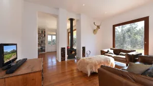 Image of The Parsons Vineyard Retreat - get amongst the vineyards in a historic home