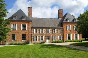Image of Chateau à 2 Minutes de la Plage \/ 2 Minutes From the Beach