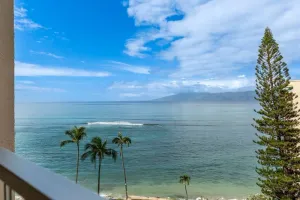 Image of 8th floor Studio w\/ stunning ocean & island views