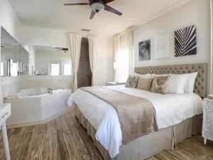 Image of Private Romantic Retreat Mins DWTN Beach