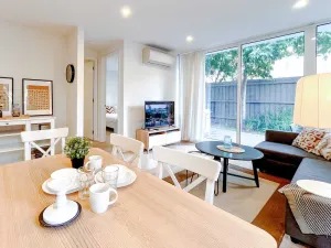 Image of Brilliant 2B Brighton Apt Near Beach*Garden