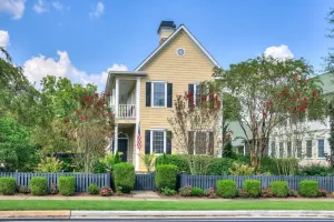 Image of Downtown Luxury Charleston-style Row House\/near Bruce's Field\/Horse District