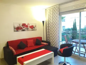 Image of BEAUTIFUL 3 BEDROOM TOWN CENTER NEAR SHOPS TRAIN STATION BEACH CINEMA ...