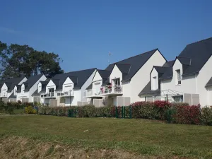 Image of Modern Apartment for 2-4, 400m from Beach, Terrace, Parking, Quiet Area