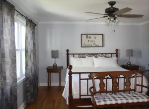 Image of FairOaks Place Sleeps 6 King, Queen with foldout couch near Barter & Va Creeper