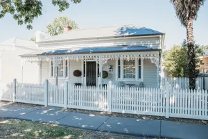 Image of Hargreaves Cottage - close to CBD
