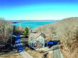 Image of Year-around Lake Views, 1 mile to Ramp                 .