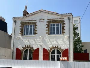 Image of Pretty Sablaise villa with garden close to beaches and shops