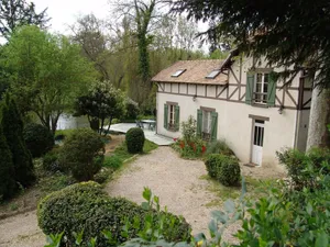 Image of House with pool & tennis access between forest and river near Fontainebleau