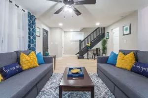 Image of King Bed\/Fast Wi-Fi\/Spacious\/Family-Friendly\/Just 2 steps to enter House