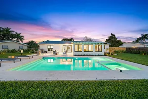 Image of Tropical Hideout 3\/2 with Heated Pool & Spa