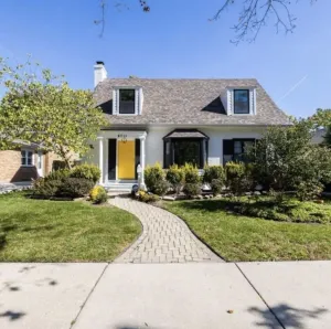 Image of Luxe Haus of Love—Renovated 1938 Cape Cod —Heated FLRS