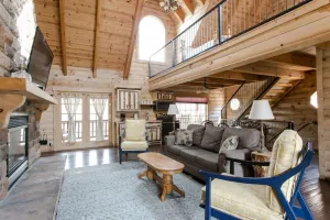 Image of Luxury Cabin with Kitchen, Fireplace, Living Room. Sleeps up to 8