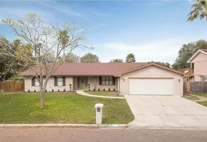 Image of Gorgeous Home With a Pool 2600sqft