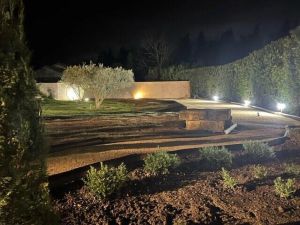 Image of Stunning loft with garden and pool ideal location