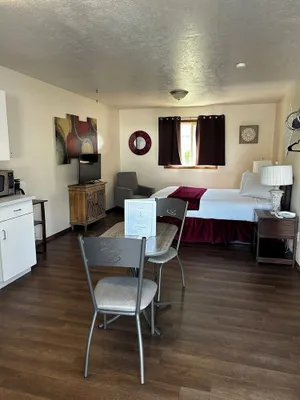 Image of Suite 33 - Queen Suite W\/ Walk-In Shower