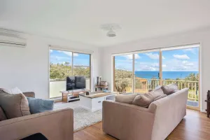 Image of Rennies Beach Escape \"Carinya\"